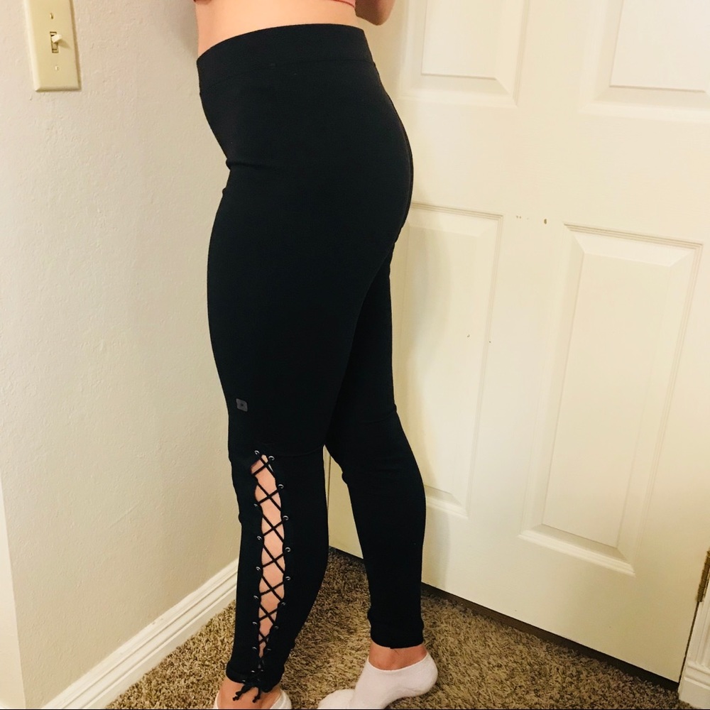 ‼️SOLD OUT‼️ 🔥LAST ONE LEFT 🔥Express Leggings - Picture 1 of 8